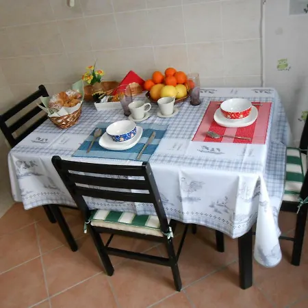 Lara Bed & Breakfast *